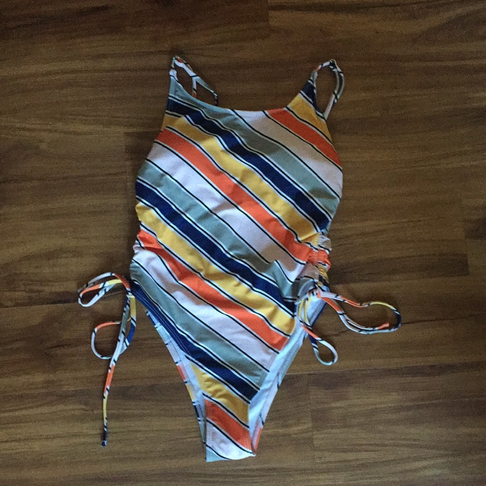 NEVER WORN
Multicolored stripe drawstring swimsuit